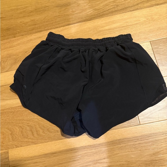Lululemon Hotty Hot LR Short 4" BLK - Picture 2 of 3